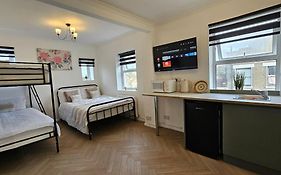 Newly Renovated Studios & Ensuite Rooms! - Camberwell